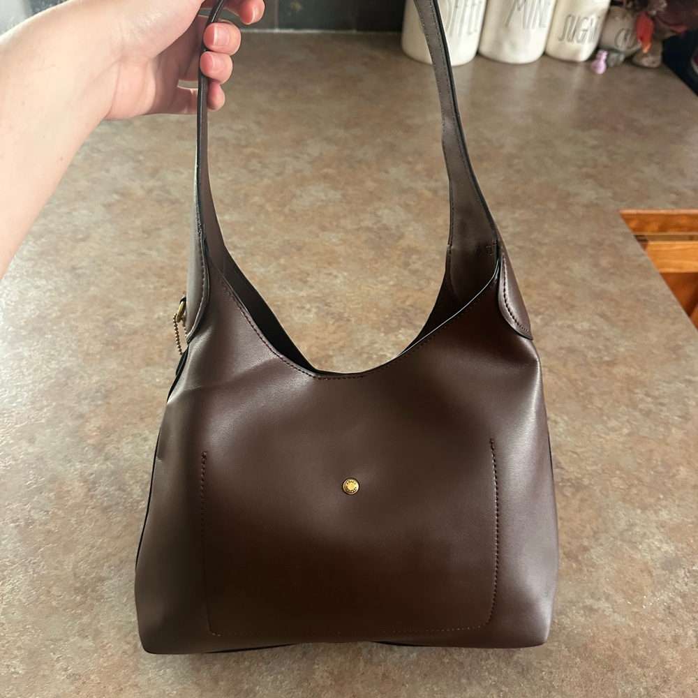 Elegant Brown Leather Shoulder Bag